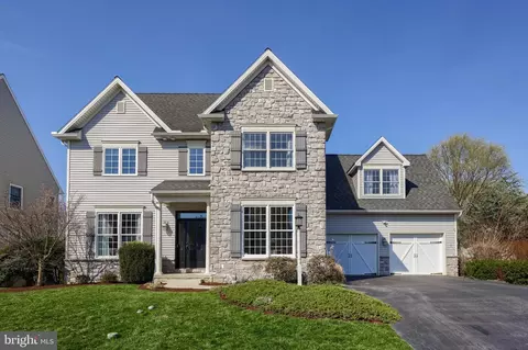 323 Bowyer Ln, Lititz, PA 17543