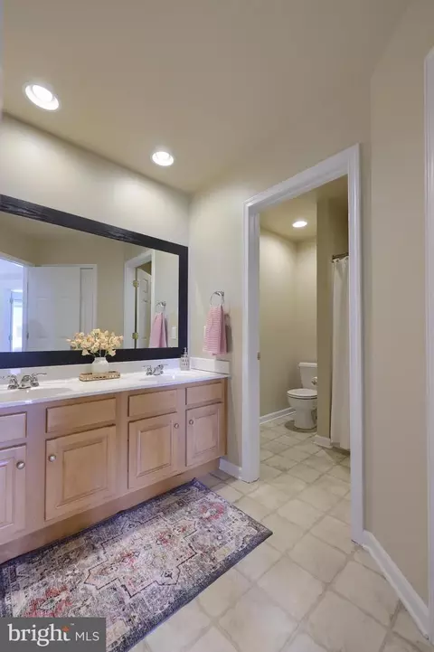 Bath - 323 Bowyer Ln, Lititz, PA 17543 photo 3 of 4