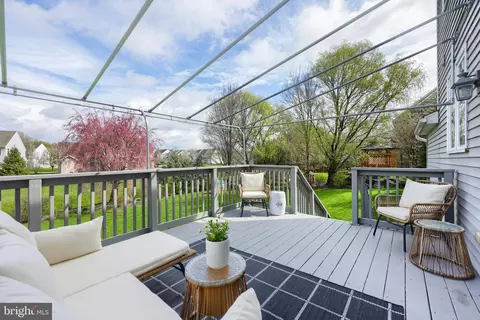 Exterior - 323 Bowyer Ln, Lititz, PA 17543 photo 3 of 4