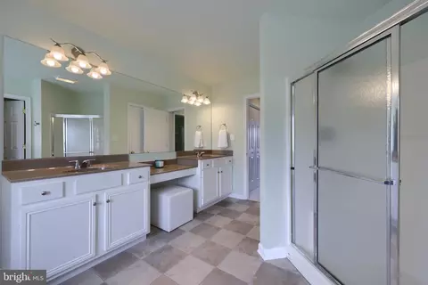 Bath - 323 Bowyer Ln, Lititz, PA 17543 photo 2 of 4