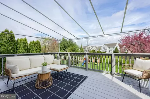 Exterior - 323 Bowyer Ln, Lititz, PA 17543 photo 2 of 4