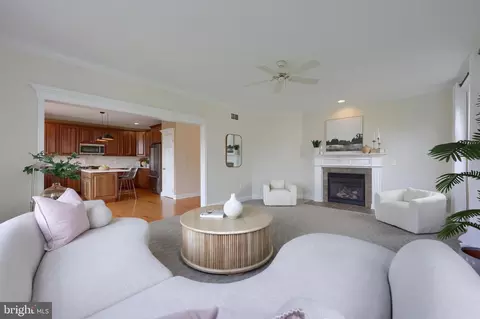 Living - 323 Bowyer Ln, Lititz, PA 17543 photo 3 of 8