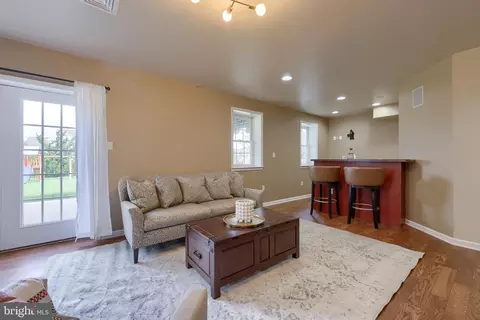 Living - 323 Bowyer Ln, Lititz, PA 17543 photo 8 of 8