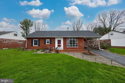 51 Pilgrim Dr, Lancaster, PA 17603