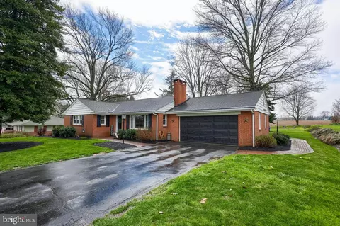 6 Birch Dr, Willow Street, PA 17584