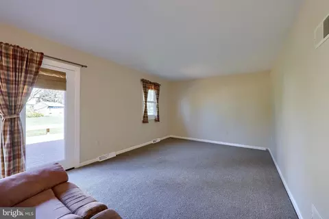 Living - 746 W 6th St, Lititz, PA 17543 photo 6 of 9