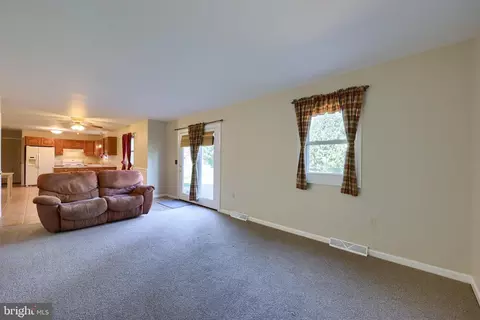 Living - 746 W 6th St, Lititz, PA 17543 photo 7 of 9