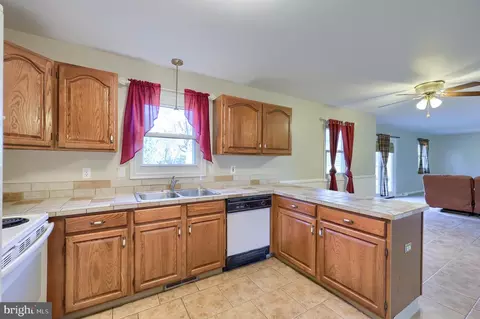 Kitchen - 746 W 6th St, Lititz, PA 17543 photo 2 of 6