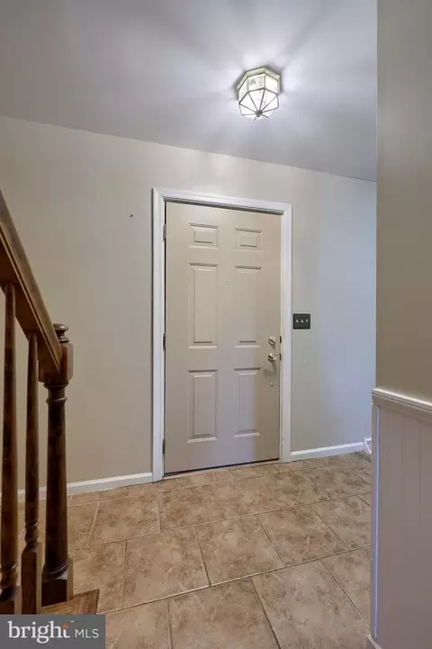 Entry Way - 746 W 6th St, Lititz, PA 17543 photo 1 of 2