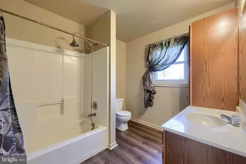 Bath - 746 W 6th St, Lititz, PA 17543 photo 2 of 4