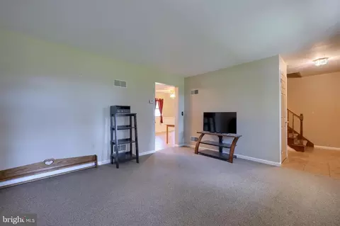 Living - 746 W 6th St, Lititz, PA 17543 photo 3 of 9