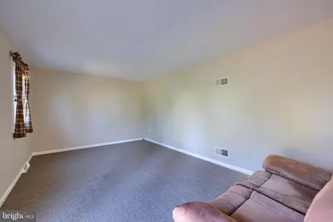 Living - 746 W 6th St, Lititz, PA 17543 photo 5 of 9