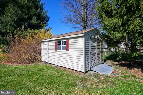 Exterior - 746 W 6th St, Lititz, PA 17543 photo 6 of 9