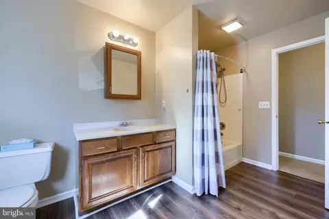 Bath - 746 W 6th St, Lititz, PA 17543 photo 4 of 4