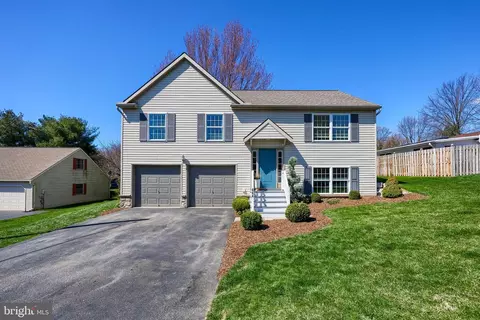444 N Angle St, Mount Joy, PA 17552