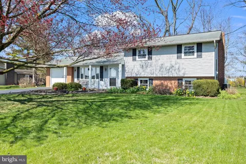 7 Buch Mill Rd, Lititz, PA 17543