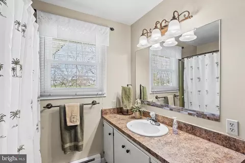 Bath - 7 Buch Mill Rd, Lititz, PA 17543 photo 1 of 1