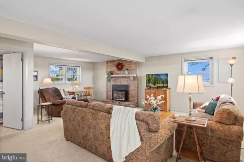 Living - 7 Buch Mill Rd, Lititz, PA 17543 photo 6 of 9