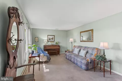 Living - 7 Buch Mill Rd, Lititz, PA 17543 photo 2 of 9