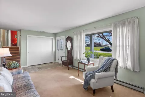 Living - 7 Buch Mill Rd, Lititz, PA 17543 photo 1 of 9