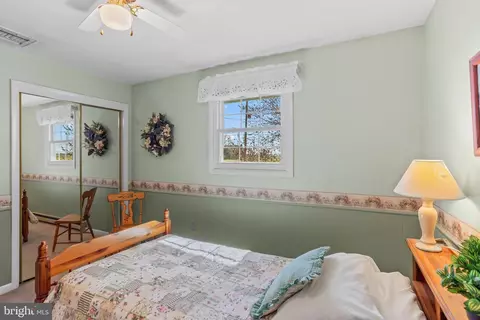Bedroom - 7 Buch Mill Rd, Lititz, PA 17543 photo 9 of 10