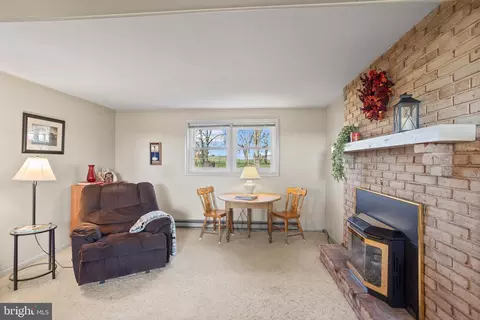 Living - 7 Buch Mill Rd, Lititz, PA 17543 photo 8 of 9