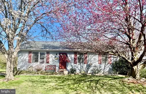 231 School Ln, Elizabethtown, PA 17022