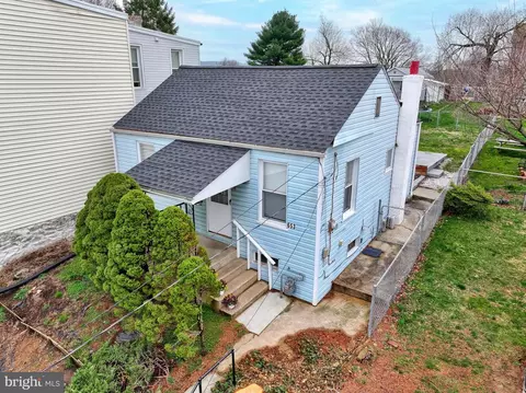 653 S 9th St, Columbia, PA 17512