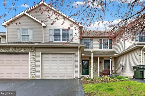 81 Pebble Creek Dr, Lititz, PA 17543