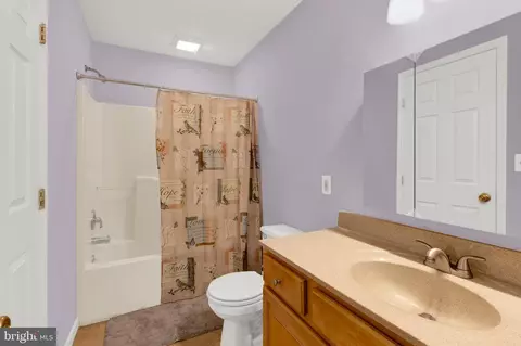 Bath - 81 Pebble Creek Dr, Lititz, PA 17543 photo 2 of 2