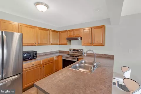 Kitchen - 81 Pebble Creek Dr, Lititz, PA 17543 photo 2 of 2