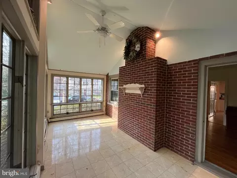 Bath - 102 W End Ave, Lititz, PA 17543 photo 1 of 8