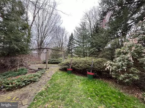 Exterior - 102 W End Ave, Lititz, PA 17543 photo 13 of 17