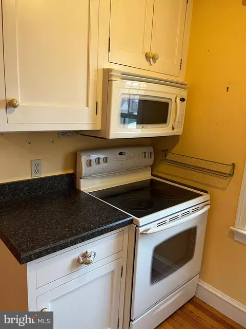 Kitchen - 102 W End Ave, Lititz, PA 17543 photo 3 of 4