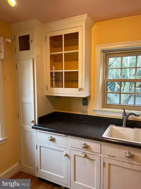 Kitchen - 102 W End Ave, Lititz, PA 17543 photo 4 of 4