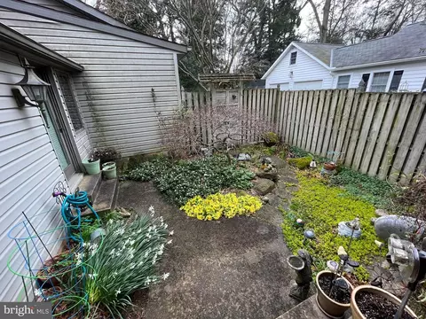 Exterior - 102 W End Ave, Lititz, PA 17543 photo 14 of 17
