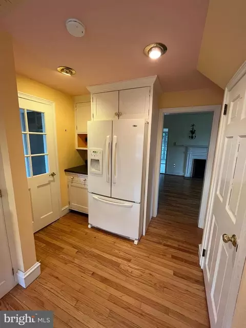 Kitchen - 102 W End Ave, Lititz, PA 17543 photo 1 of 4