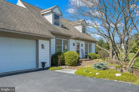 Exterior - 105 Gingrich Dr, Lititz, PA 17543 photo 17 of 19