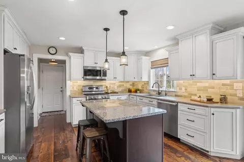 Kitchen - 105 Gingrich Dr, Lititz, PA 17543 photo 3 of 5