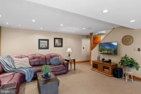 Living - 105 Gingrich Dr, Lititz, PA 17543 photo 6 of 9