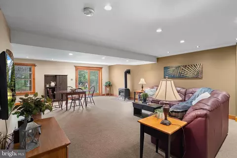 Living - 105 Gingrich Dr, Lititz, PA 17543 photo 8 of 9