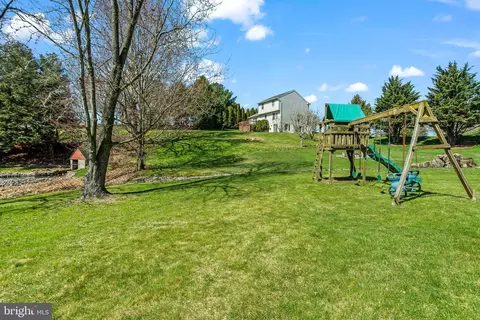 Exterior - 105 Gingrich Dr, Lititz, PA 17543 photo 10 of 19