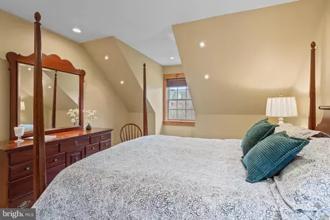 Bedroom - 105 Gingrich Dr, Lititz, PA 17543 photo 4 of 9