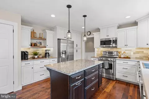 Kitchen - 105 Gingrich Dr, Lititz, PA 17543 photo 2 of 5