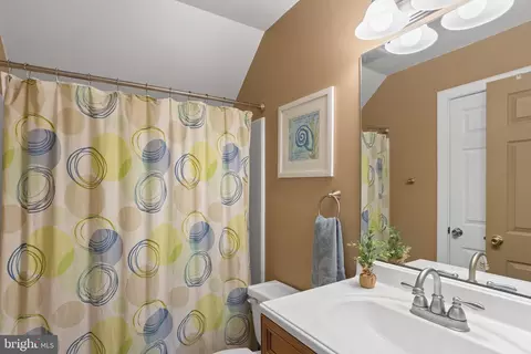 Bath - 105 Gingrich Dr, Lititz, PA 17543 photo 3 of 3