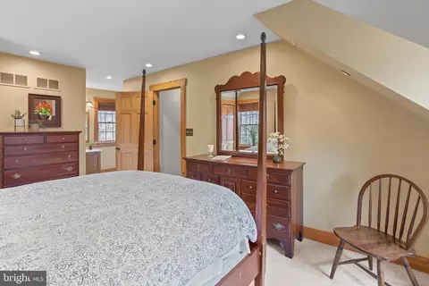 Bedroom - 105 Gingrich Dr, Lititz, PA 17543 photo 3 of 9