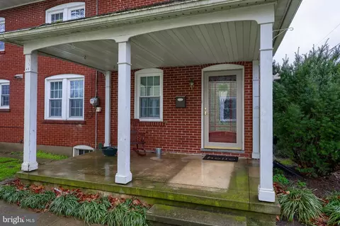 Exterior - 22 E Market St, Lititz, PA 17543 photo 2 of 6