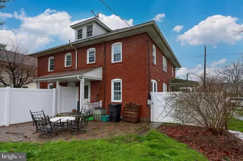 Exterior - 22 E Market St, Lititz, PA 17543 photo 3 of 6