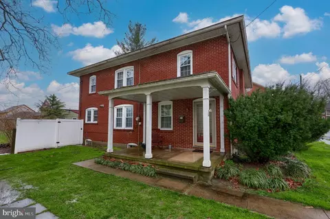 22 E Market St, Lititz, PA 17543