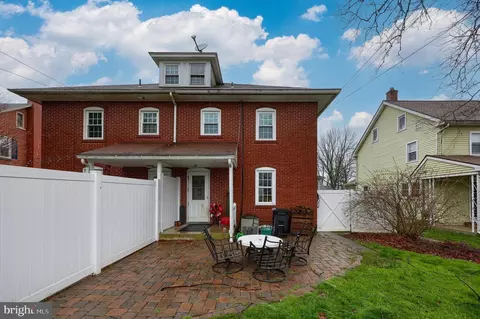 Exterior - 22 E Market St, Lititz, PA 17543 photo 4 of 6